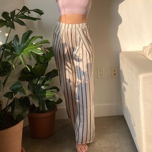 Wide legged pant